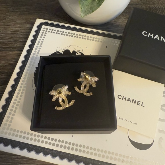 CHANEL Gold Crystal Bow CC Stud Earrings - Picture 8 of 9
